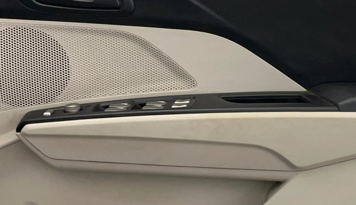 2021 Mahindra XUV300 W6 1.5 Sunroof Diesel, Diesel, Manual, 71,527 km, Driver Side Door Panels Control