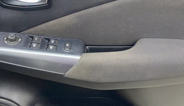 2019 Nissan Kicks XV DIESEL, Diesel, Manual, 41,552 km, Driver Side Door Panels Control