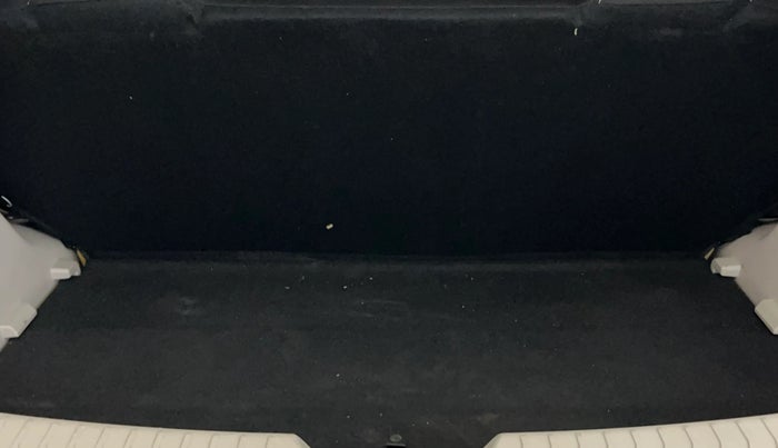 2023 Mahindra XUV300 W4 1.2 PETROL, Petrol, Manual, 35,728 km, Boot Inside