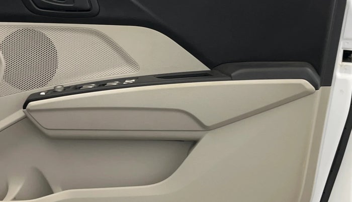 2023 Mahindra XUV300 W4 1.2 PETROL, Petrol, Manual, 35,728 km, Driver Side Door Panels Control