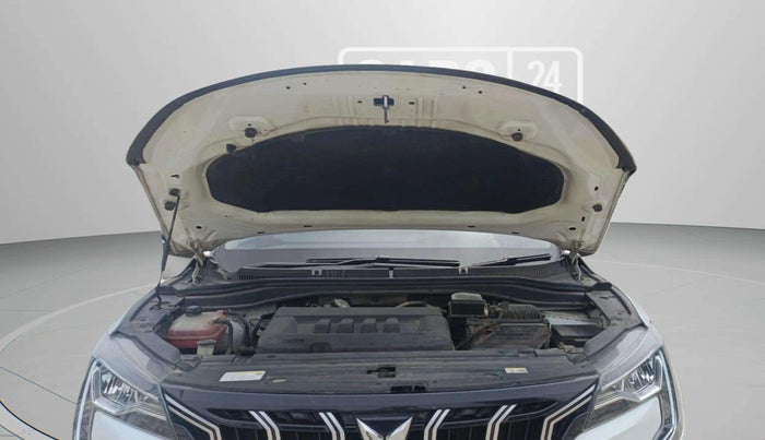 2022 Mahindra XUV700 AX 5 D MT 7 STR, Diesel, Manual, 37,686 km, Open Bonet