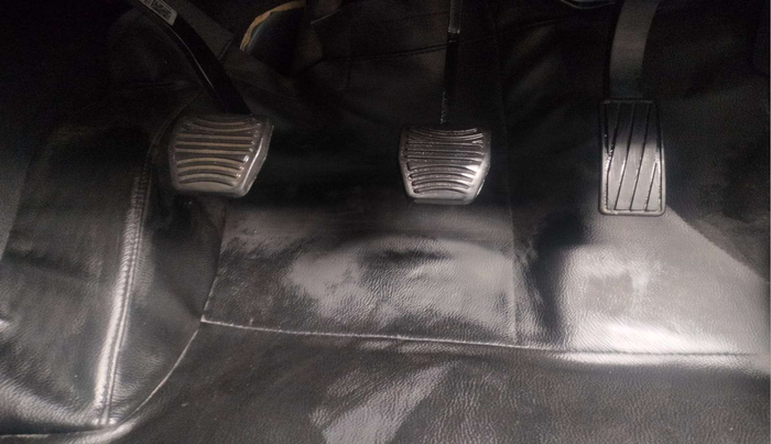 2022 Mahindra XUV700 AX 5 D MT 7 STR, Diesel, Manual, 37,686 km, Pedals