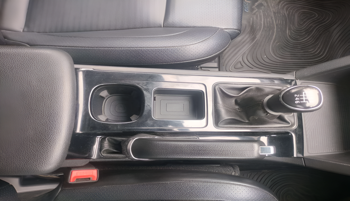 2022 Mahindra XUV700 AX 5 D MT 7 STR, Diesel, Manual, 37,686 km, Gear Lever