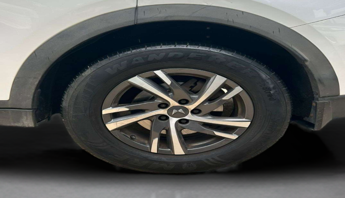 2022 Mahindra XUV700 AX 5 D MT 7 STR, Diesel, Manual, 37,686 km, Left Rear Wheel