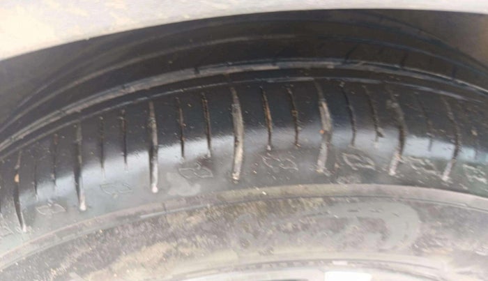 2022 Mahindra XUV700 AX 5 D MT 7 STR, Diesel, Manual, 37,686 km, Right Rear Tyre Tread