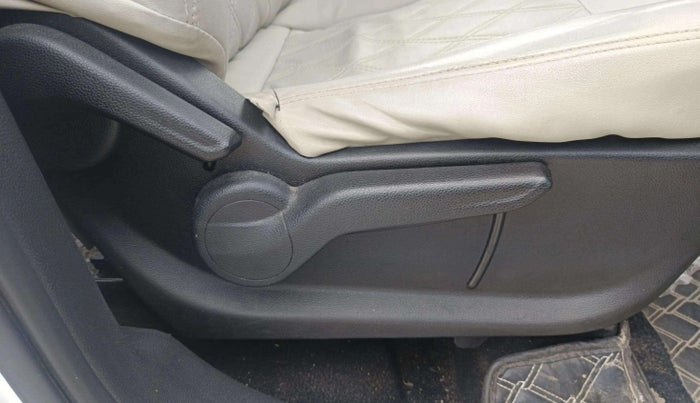 2022 Mahindra XUV700 AX 5 D MT 7 STR, Diesel, Manual, 37,686 km, Driver Side Adjustment Panel