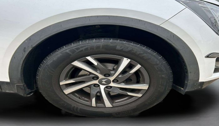 2022 Mahindra XUV700 AX 5 D MT 7 STR, Diesel, Manual, 37,686 km, Right Front Wheel