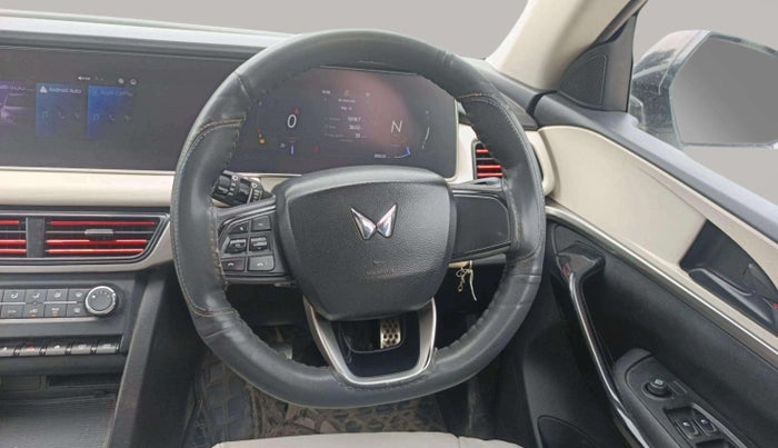 2022 Mahindra XUV700 AX 5 D MT 7 STR, Diesel, Manual, 37,686 km, Steering Wheel Close Up