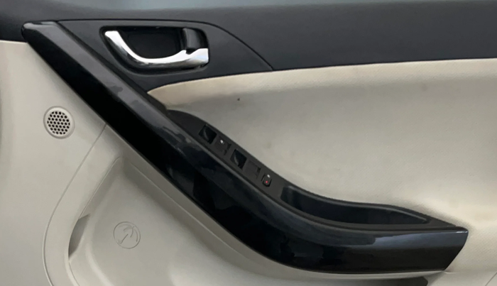 2020 Tata NEXON XZ PETROL, Petrol, Manual, 57,579 km, Driver Side Door Panels Control