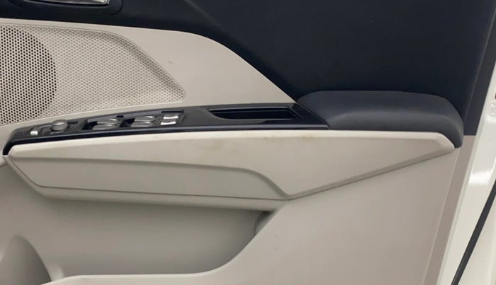 2022 Mahindra XUV300 W8 (O) 1.5 DIESEL, Diesel, Manual, 78,278 km, Driver Side Door Panels Control