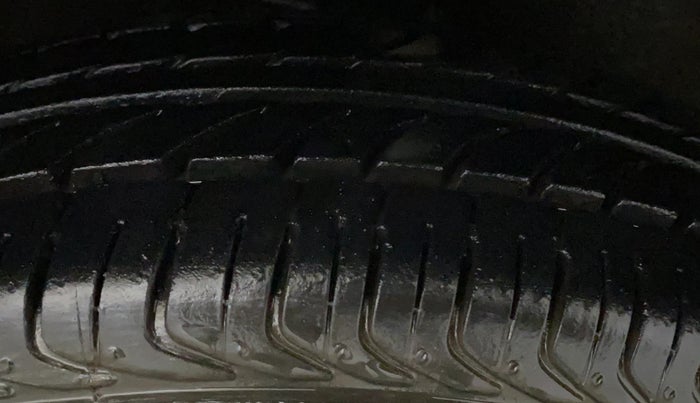 2018 Maruti Alto 800 LXI, Petrol, Manual, 28,873 km, Right Front Tyre Tread