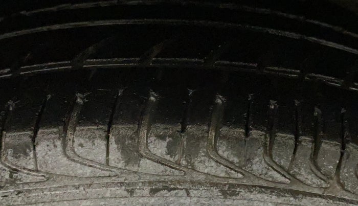2018 Maruti Alto 800 LXI, Petrol, Manual, 28,873 km, Left Front Tyre Tread