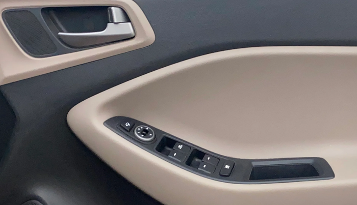 2018 Hyundai Elite i20 ASTA 1.2 (O), Petrol, Manual, 36,212 km, Driver Side Door Panels Control