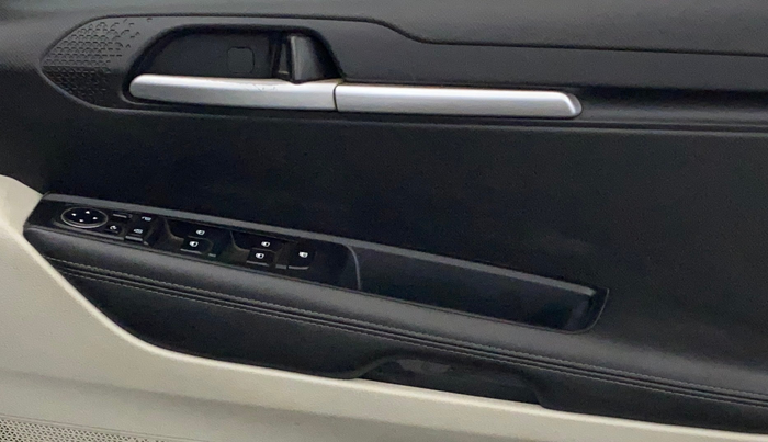 2021 KIA SONET HTX 1.0 IMT, Petrol, Manual, 77,311 km, Driver Side Door Panels Control