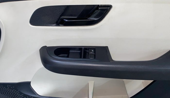 2021 Tata ALTROZ XE PLUS PETROL, Petrol, Manual, 24,791 km, Driver Side Door Panels Control