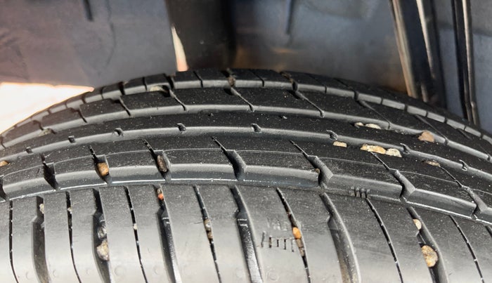 2018 Renault Kwid CLIMBER 1.0 AMT, Petrol, Automatic, 7,737 km, Right Rear Tyre Tread
