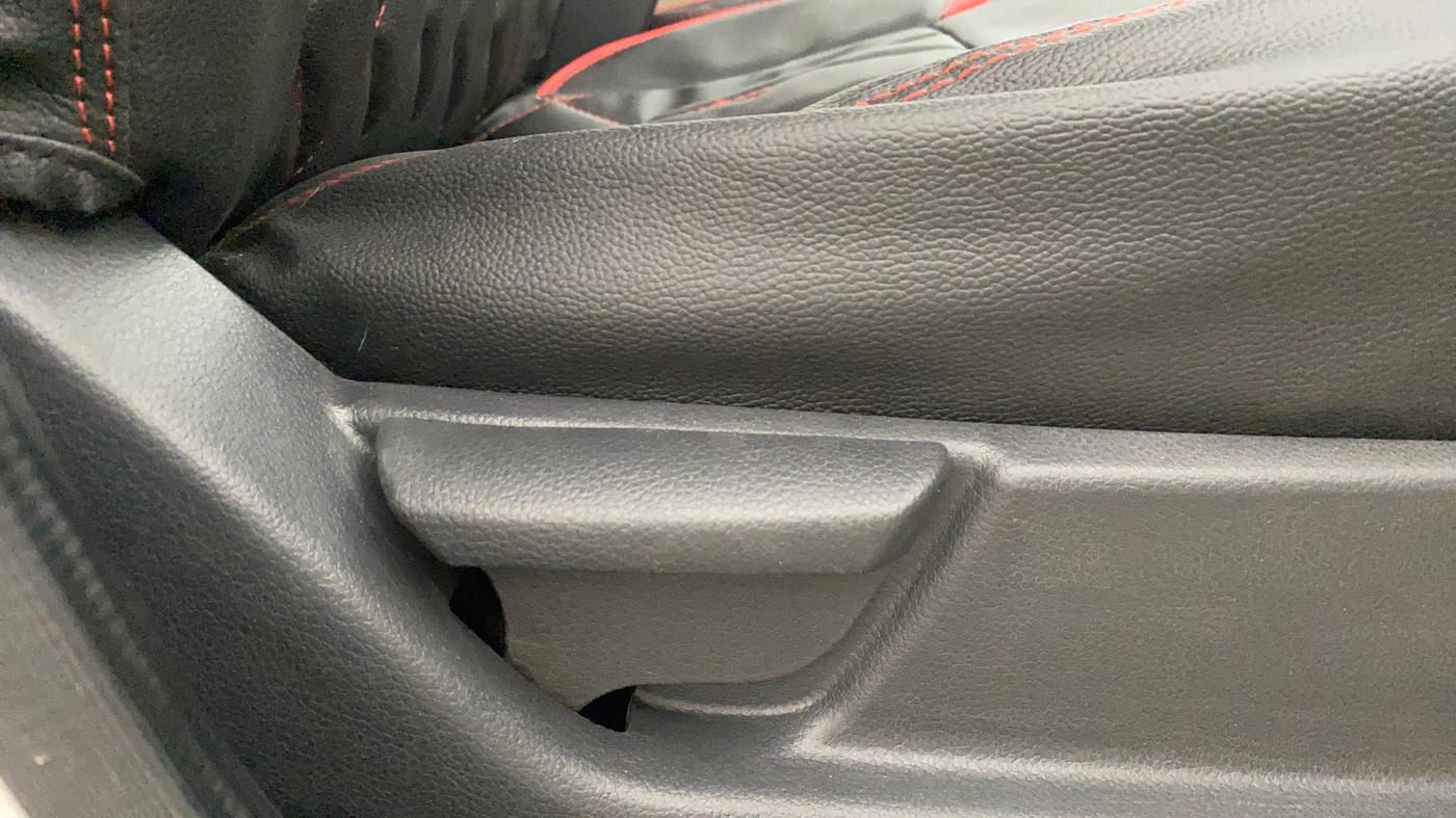 2016 Hyundai Eon ERA PLUS (O), Petrol, Manual, 1,36,063 km, Driver Side Adjustment Panel