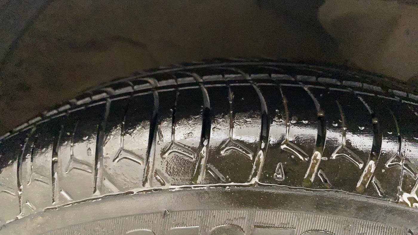 2016 Hyundai Eon ERA PLUS (O), Petrol, Manual, 1,36,063 km, Right Front Tyre Tread