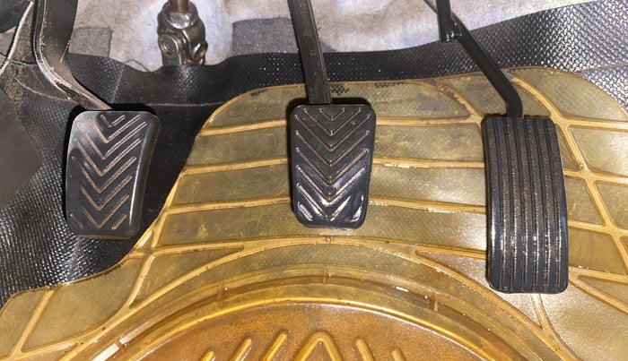 2016 Hyundai Eon ERA PLUS (O), Petrol, Manual, 1,36,045 km, Pedals