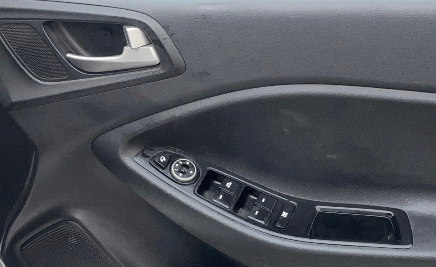2018 Hyundai i20 Active 1.2 SX, Petrol, Manual, 1,04,549 km, Driver Side Door Panels Control