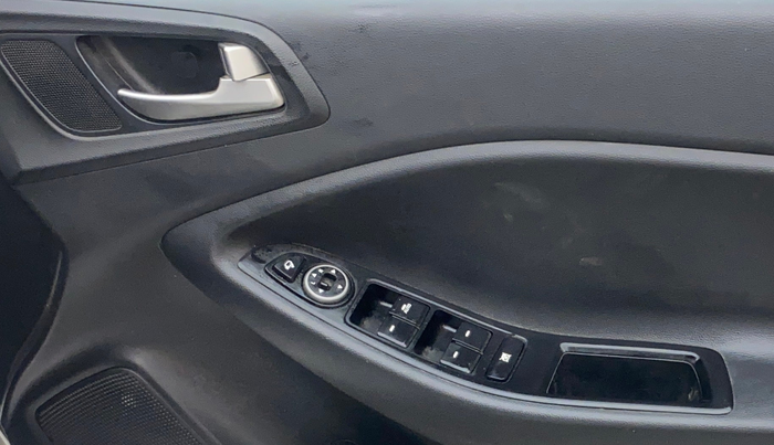 2018 Hyundai i20 Active 1.2 SX, Petrol, Manual, 1,04,549 km, Driver Side Door Panels Control