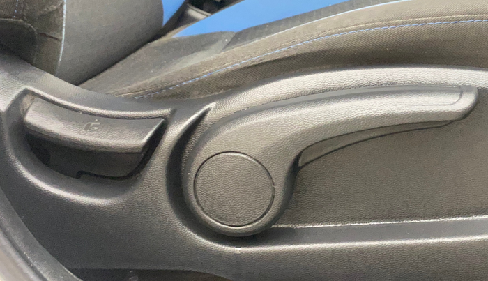 2018 Hyundai i20 Active 1.2 SX, Petrol, Manual, 1,04,549 km, Driver Side Adjustment Panel