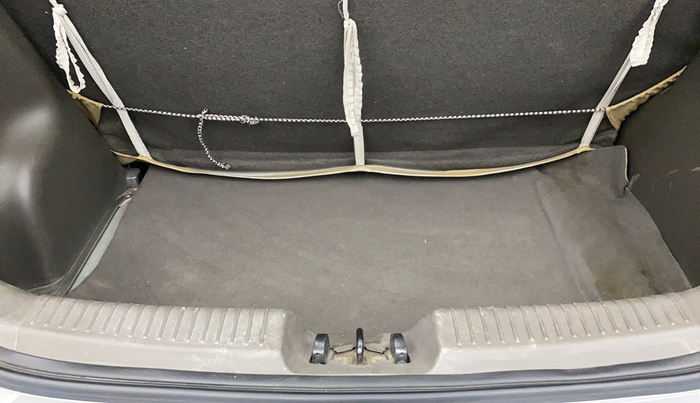 2016 Hyundai i10 MAGNA 1.1, Petrol, Manual, 43,175 km, Boot Inside