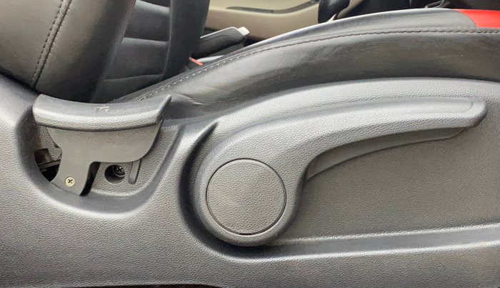 2017 Hyundai Elite i20 ASTA 1.2 (O), CNG, Manual, 69,727 km, Driver Side Adjustment Panel