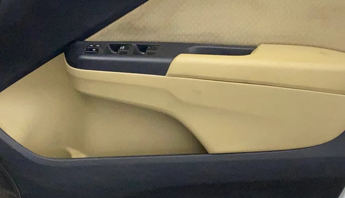 2017 Honda City 1.5L I-VTEC V MT, Petrol, Manual, 39,836 km, Driver Side Door Panels Control