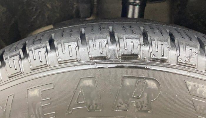 2013 Renault Duster 85 PS RXL DIESEL, Diesel, Manual, 91,073 km, Left Front Tyre Tread