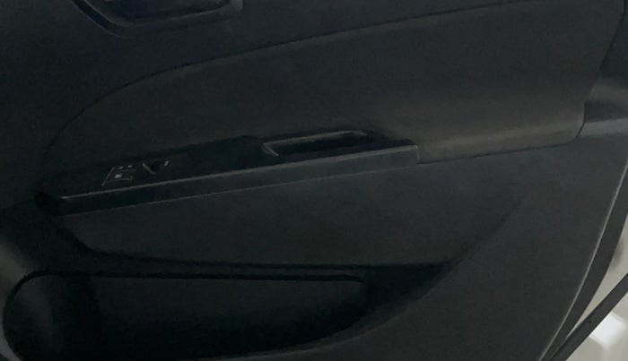 2017 Maruti Swift LXI (O), Petrol, Manual, 29,602 km, Driver Side Door Panels Control