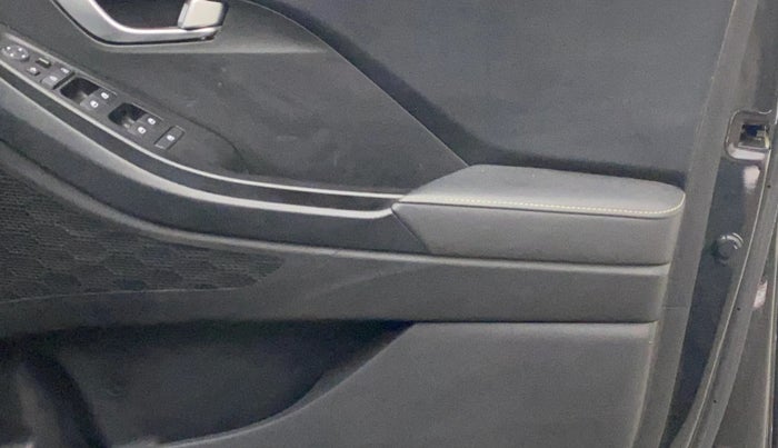 2023 Hyundai Creta 1.5 SX (O) AT Petrol Adventure Edition, Petrol, Automatic, 19,004 km, Driver Side Door Panels Control