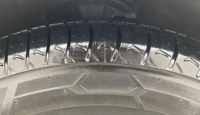 2013 Hyundai i10 ASTA 1.2, Petrol, Manual, 46,832 km, Right Front Tyre Tread