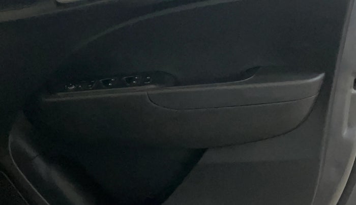 2022 Hyundai VENUE S Plus 1.2 Petrol MT, Petrol, Manual, 79,331 km, Driver Side Door Panels Control