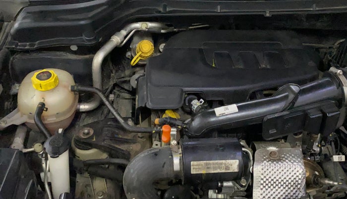 2023 Mahindra XUV300 W8 1.2 PETROL, Petrol, Manual, 51,621 km, Engine View - Right