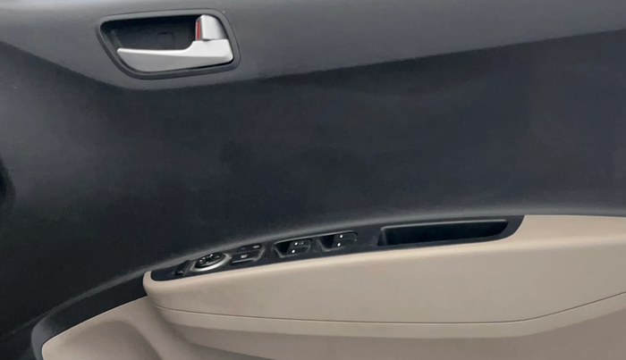 2017 Hyundai Grand i10 SPORTZ (O) 1.2 KAPPA VTVT, Petrol, Manual, 70,552 km, Driver Side Door Panels Control