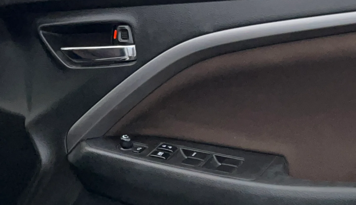 2022 Maruti BREZZA ZXI AT SMART HYBRID, Petrol, Automatic, 48,740 km, Driver Side Door Panels Control