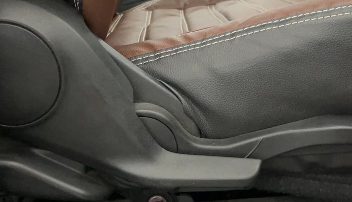 2022 Maruti BREZZA ZXI AT SMART HYBRID, Petrol, Automatic, 48,740 km, Driver Side Adjustment Panel