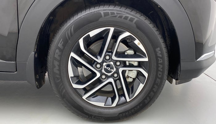 2022 KIA CARENS LUXURY PLUS 1.4G DCT 7STR, Petrol, Automatic, 4,035 km, Right Front Wheel