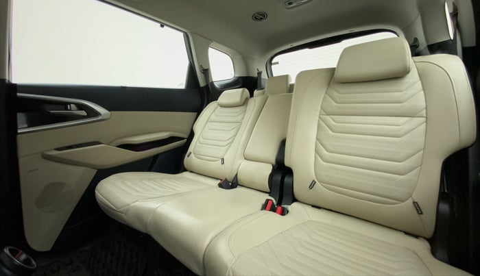 2022 KIA CARENS LUXURY PLUS 1.4G DCT 7STR, Petrol, Automatic, 4,035 km, Reclining Back Row Seats