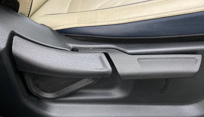 2022 KIA CARENS LUXURY PLUS 1.4G DCT 7STR, Petrol, Automatic, 4,035 km, Driver Side Adjustment Panel