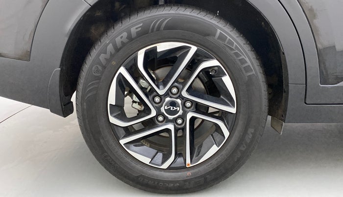 2022 KIA CARENS LUXURY PLUS 1.4G DCT 7STR, Petrol, Automatic, 4,035 km, Right Rear Wheel
