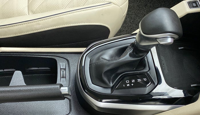 2022 KIA CARENS LUXURY PLUS 1.4G DCT 7STR, Petrol, Automatic, 4,035 km, Gear Lever