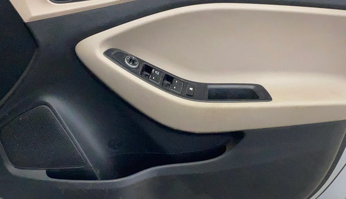 2020 Hyundai Elite i20 MAGNA PLUS 1.2, Petrol, Manual, 27,703 km, Driver Side Door Panels Control