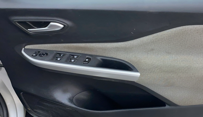 2022 Nissan MAGNITE XV MT, Petrol, Manual, 40,792 km, Driver Side Door Panels Control