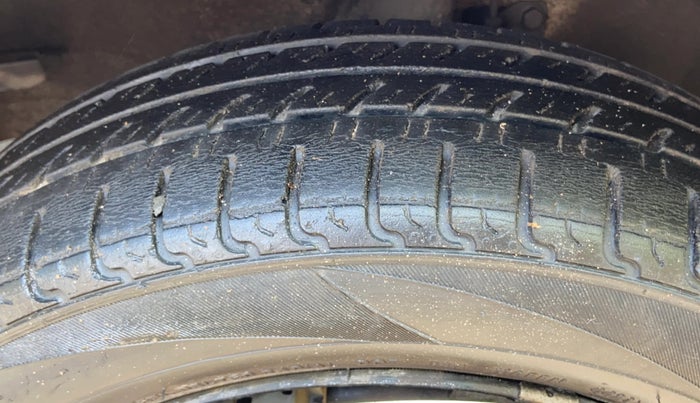 2017 Maruti Wagon R 1.0 VXI, Petrol, Manual, 75,895 km, Left Front Tyre Tread
