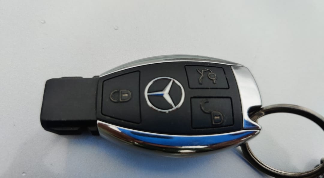 2017 Mercedes Benz C Class 220d, Diesel, Automatic, 1,11,944 km, Key Close Up