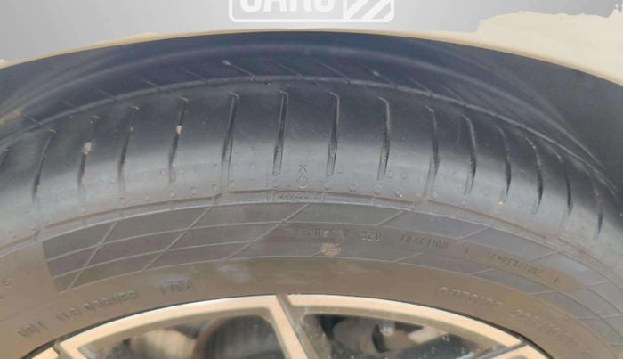 2017 Mercedes Benz C Class 220d, Diesel, Automatic, 1,11,944 km, Right Front Tyre Tread