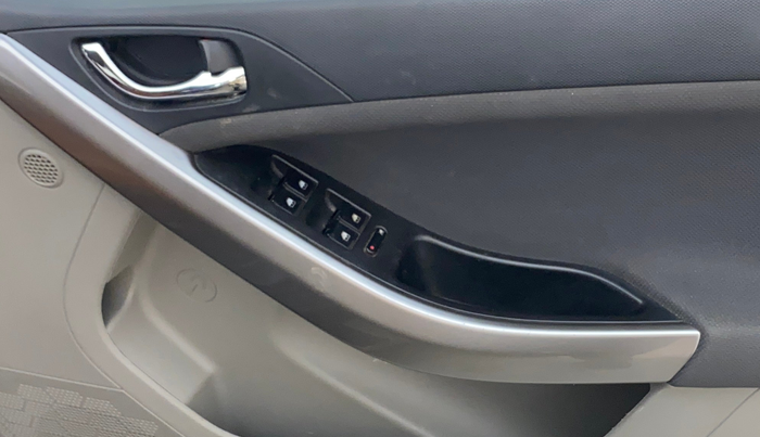 2018 Tata NEXON XZA PLUS DIESEL, Diesel, Automatic, 34,064 km, Driver Side Door Panels Control