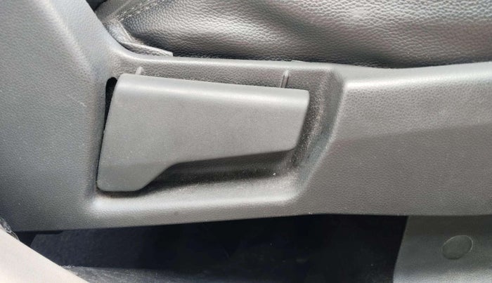 2021 Renault TRIBER RXT, Petrol, Manual, 40,283 km, Driver Side Adjustment Panel